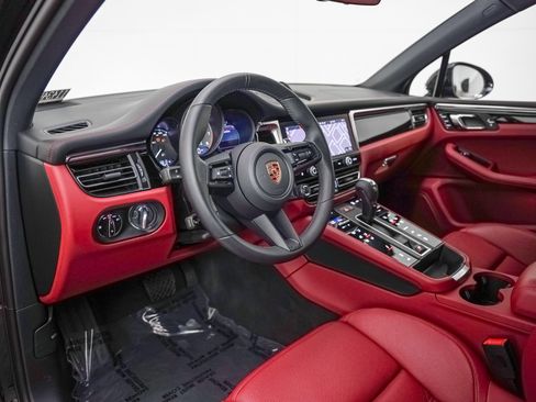 Used 2025 Porsche Macan S image 4