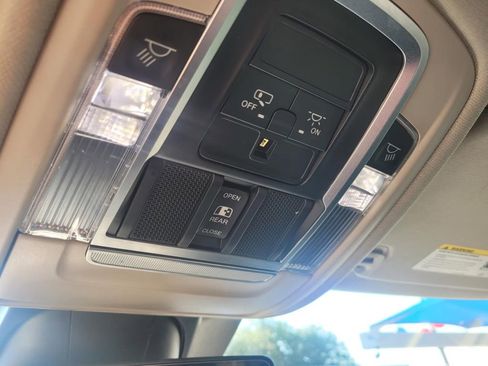 Used 2022 RAM 1500 Laramie AWD/4WD image 23