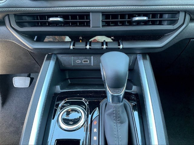 New 2026 Chevrolet Colorado LT w/ LT Convenience Package AWD/4WD image 8