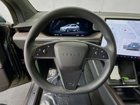 Used 2024 Tesla Model X AWD/4WD image 10