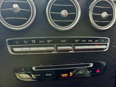 Used 2019 Mercedes-Benz GLC 300 4MATIC Coupe image 17