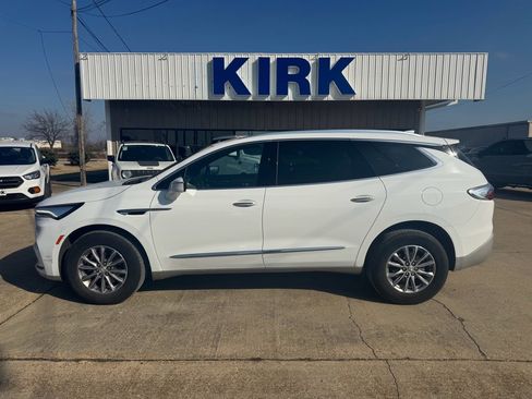 Used 2024 Buick Enclave Premium image 2