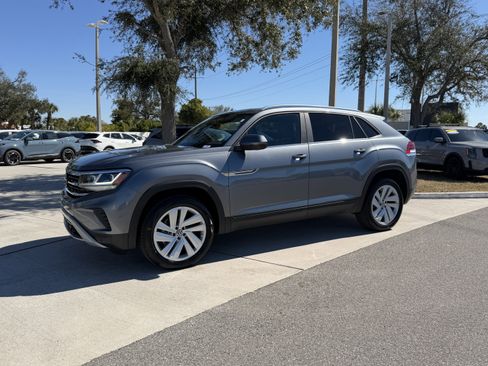 Used 2023 Volkswagen Atlas Cross Sport SE w/ Panoramic Sunroof Package image 8