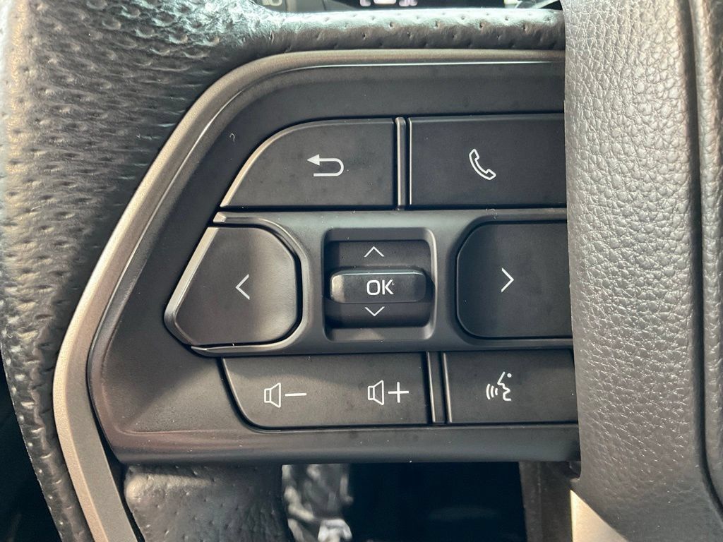 Certified 2025 Toyota Tacoma SR5 AWD/4WD image 12