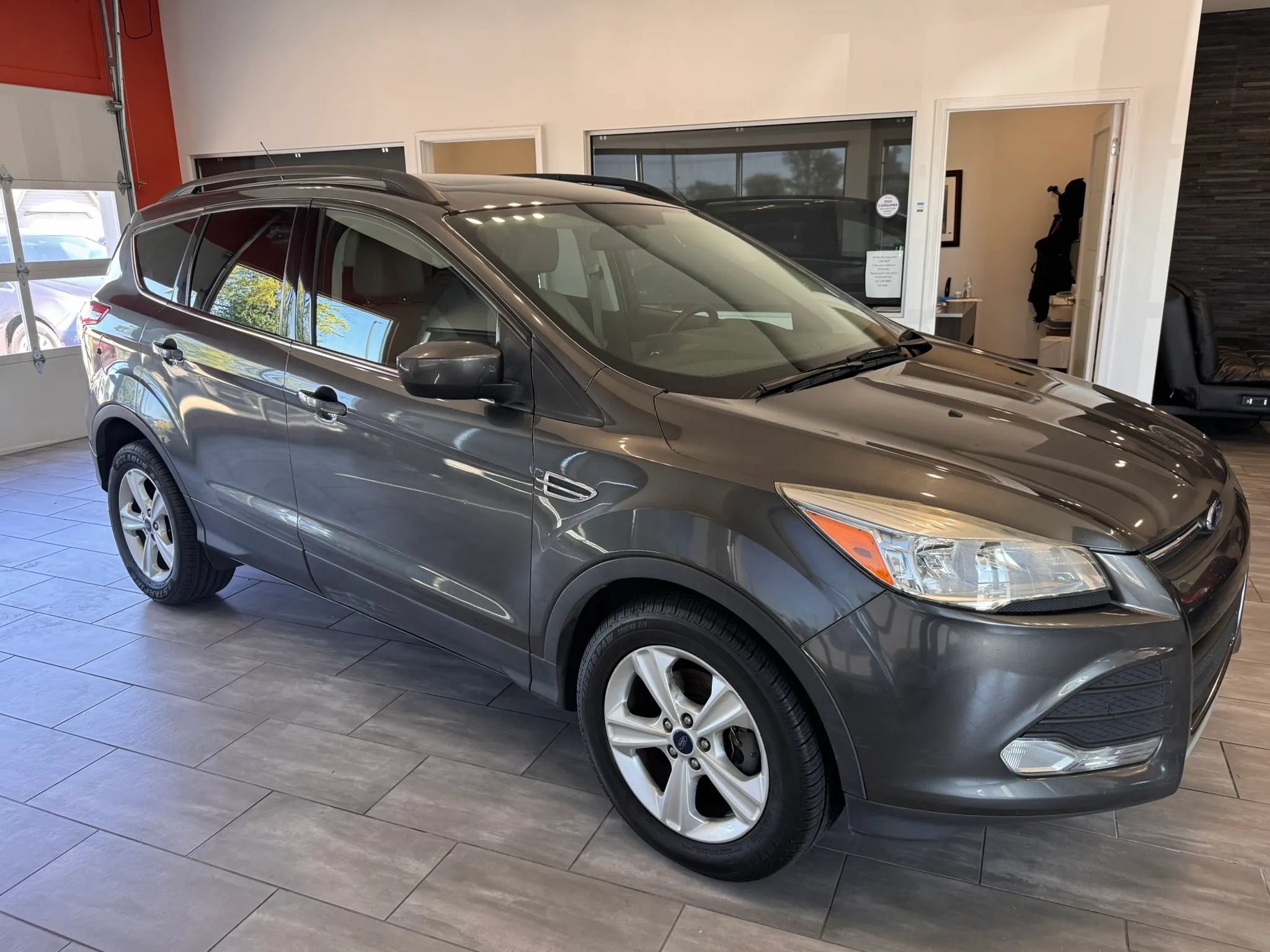 Used 2016 Ford Escape SE w/ SE Leather Comfort Package FWD image 3