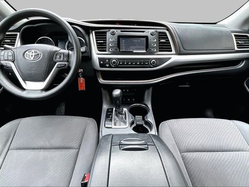 Certified 2019 Toyota Highlander LE w/ Carpet Mat Package (TMS) AWD/4WD image 16