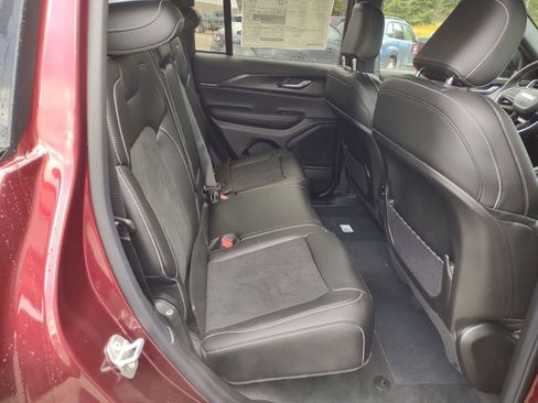 New 2025 Jeep Grand Cherokee Altitude image 16