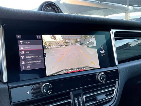 Used 2022 Porsche Macan image 30