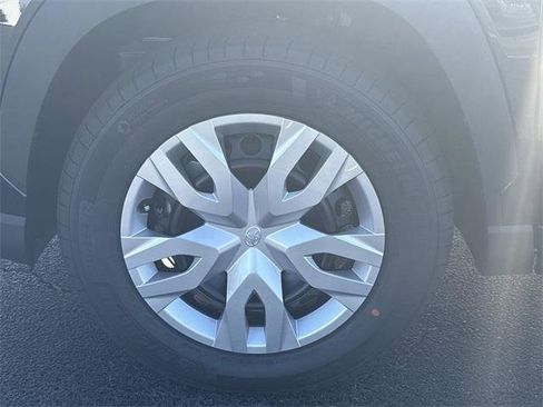 Used 2026 Toyota Corolla Cross L image 11