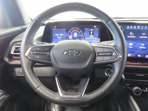 Used 2025 Chevrolet Traverse Z71 AWD/4WD image 12