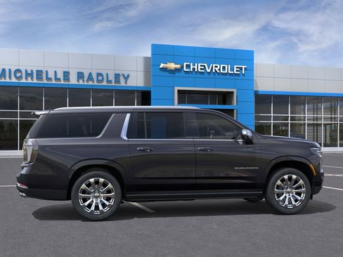 New 2026 Chevrolet Suburban Premier image 5