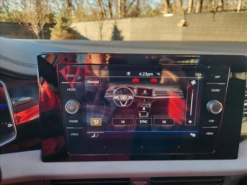 Used 2025 Volkswagen Jetta SE w/ Sunroof Package image 33