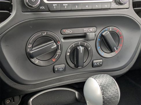 Used 2017 Nissan Juke S image 24