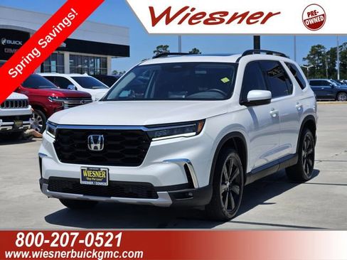 Used 2025 Honda Pilot Touring image 1