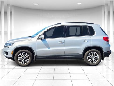 Used 2016 Volkswagen Tiguan S image 2