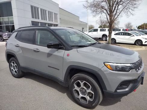 Used 2022 Jeep Compass Trailhawk w/ Trailhawk Elite Group image 2