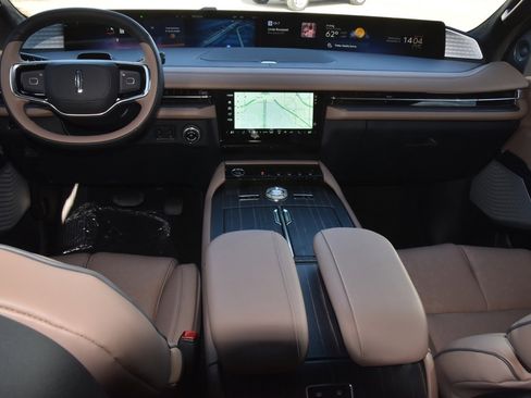 New 2025 Lincoln Navigator L Black Label image 17