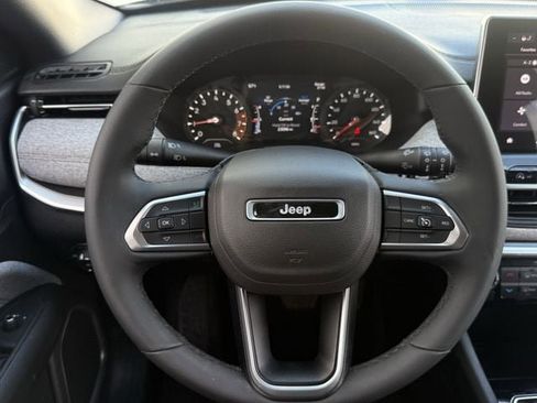 Used 2023 Jeep Compass Latitude AWD/4WD image 13
