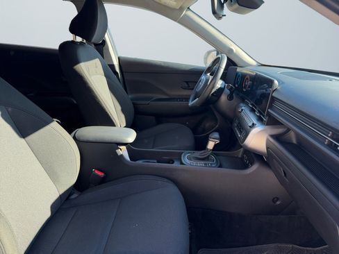 Used 2025 Hyundai Kona SEL image 18