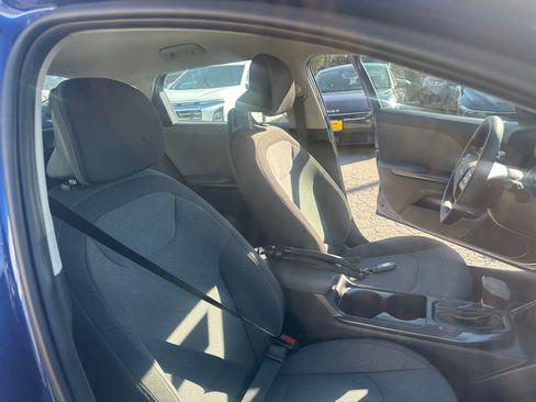 Used 2025 Kia K4 LXS image 33