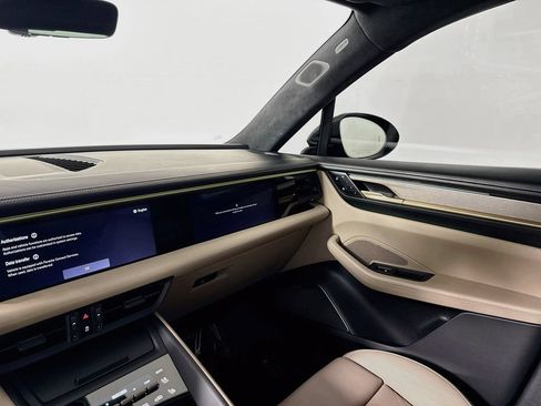 Certified 2024 Porsche Macan Turbo Electric AWD/4WD image 24