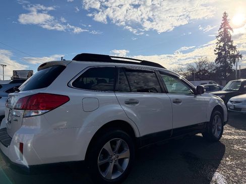 Used 2013 Subaru Outback 3.6R Limited image 10
