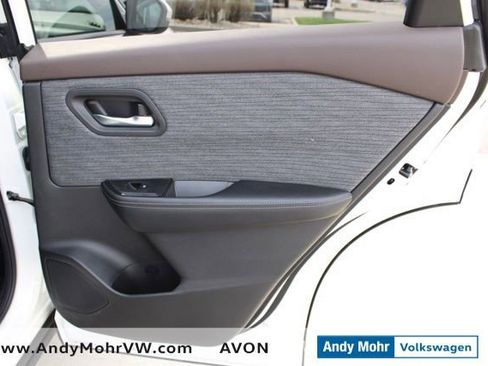 Used 2023 Nissan Rogue SV image 24