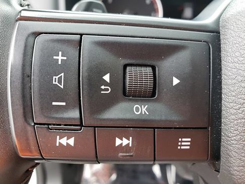 Used 2025 Nissan Rogue SV FWD image 18