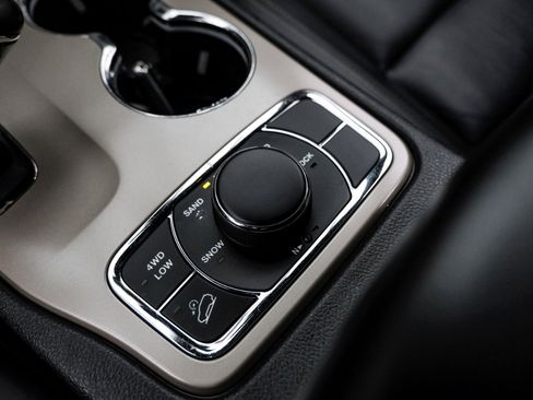 Used 2015 Jeep Grand Cherokee Limited image 25