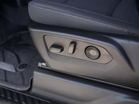 Used 2024 Chevrolet Silverado 2500 Custom w/ Custom Value Package image 29