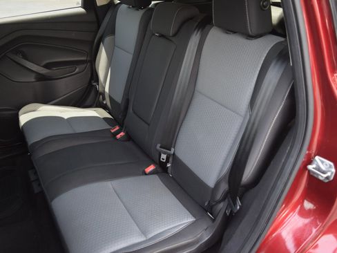 Used 2017 Ford Escape SE w/ Equipment Group 201A FWD image 8