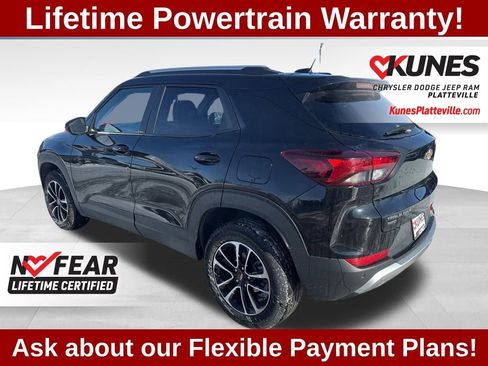 Used 2025 Chevrolet TrailBlazer LT w/ Driver Confidence Package image 2