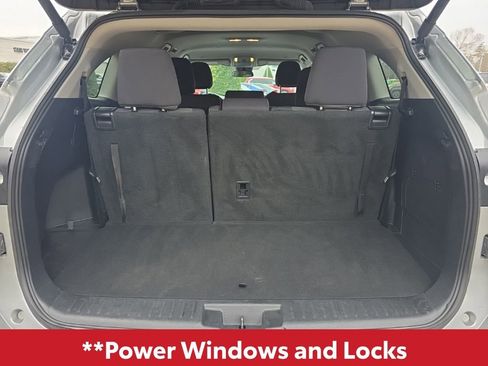 Used 2024 Toyota Highlander LE image 12