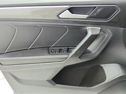 Used 2023 Volkswagen Tiguan SE R-Line image 38