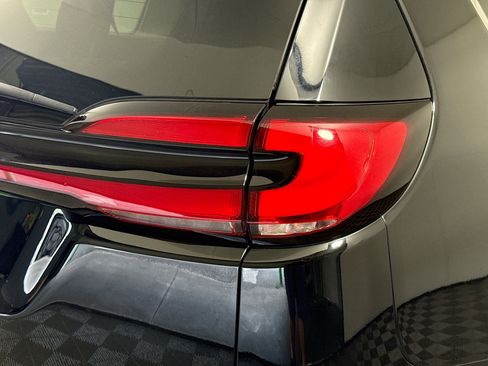 Used 2024 Chrysler Pacifica Touring-L FWD image 34