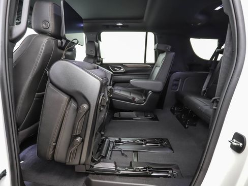 Used 2024 Chevrolet Suburban High Country w/ Advanced Technology Package image 23