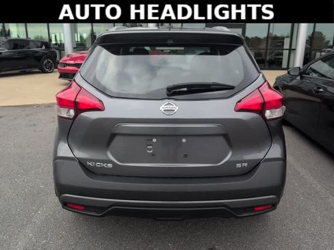 Used 2019 Nissan Kicks SR w/ SR Premium Package FWD image 6