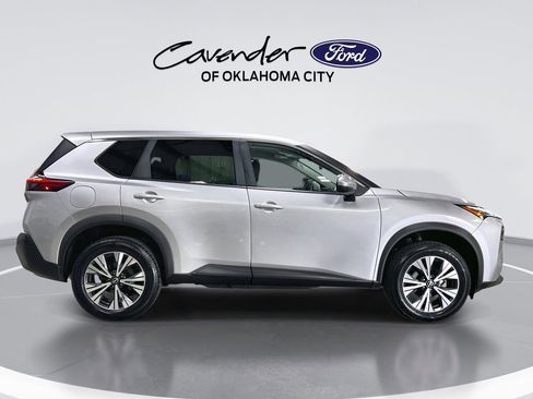 Used 2022 Nissan Rogue SV image 9
