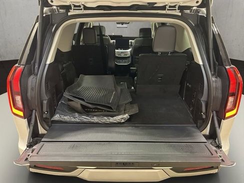 Used 2025 Ford Expedition Platinum AWD/4WD image 23