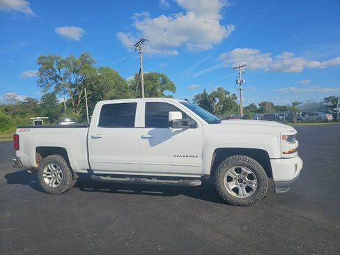Used 2018 Chevrolet Silverado 1500 LT w/ All Star Edition AWD/4WD image 4