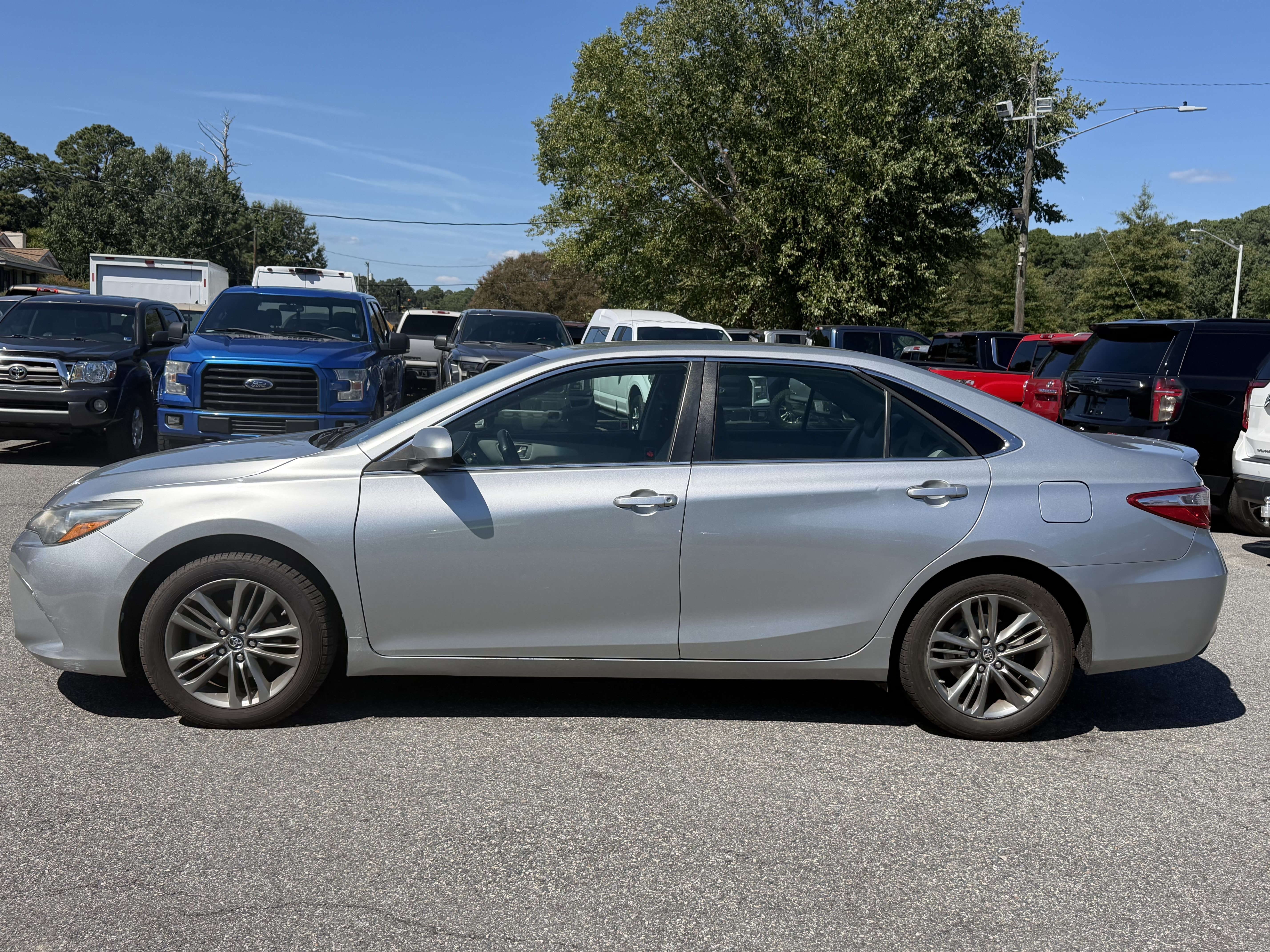 Used 2017 Toyota Camry SE FWD image 8