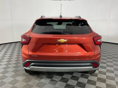 Used 2024 Chevrolet Trax LT w/ Driver Confidence Package FWD image 5