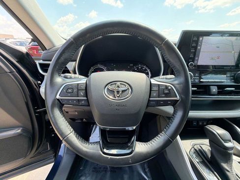 Used 2021 Toyota Highlander XLE AWD/4WD image 20