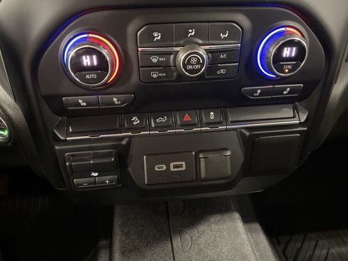 Used 2021 Chevrolet Silverado 2500 LT w/ Convenience Package image 37