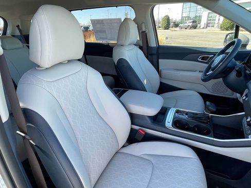 New 2026 Kia Carnival EX FWD image 31