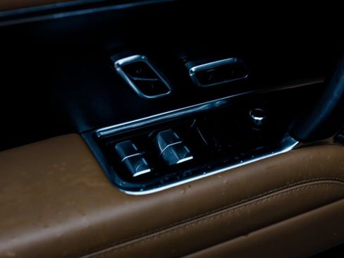 Used 2023 Land Rover Range Rover Autobiography AWD/4WD image 12