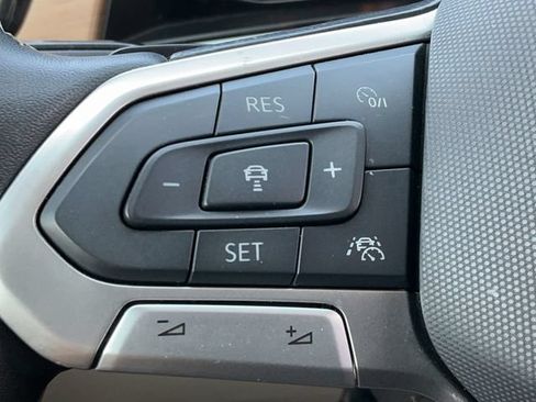 Used 2025 Volkswagen Atlas SE FWD image 24