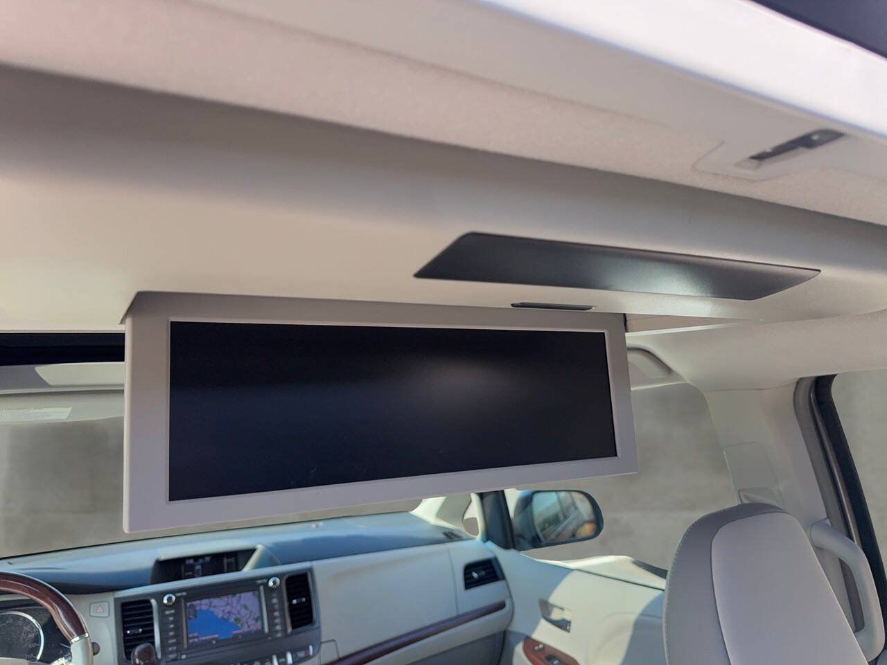 Used 2013 Toyota Sienna Limited w/ Premium Pkg FWD image 22
