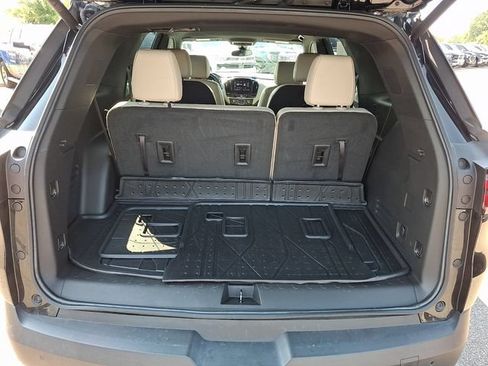 Used 2023 Chevrolet Traverse LT w/ LPO, Floor Liner Package FWD image 23
