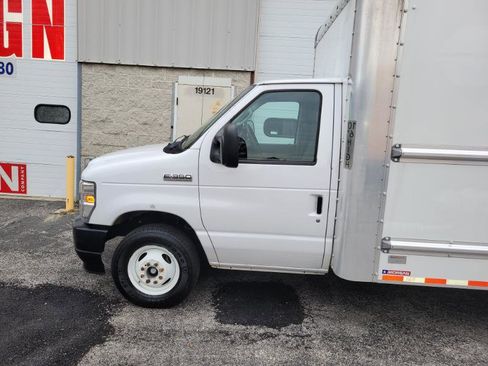 Used 2022 Ford E-350 and Econoline 350 Super Duty image 8